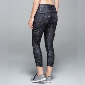 Lululemon Runday Crop Full-On Luxtreme